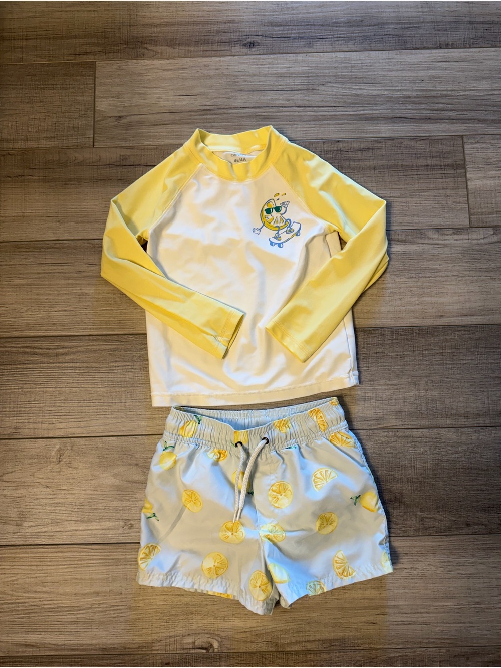 Carter’s Lemon Rash Guard Swim Set in 4T - Picture 6 of 7